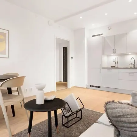 New! Modern & Central Couples Apartement!